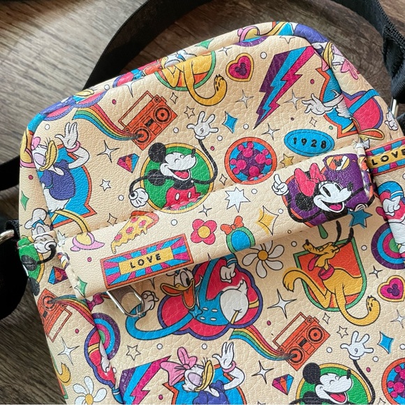 Disney Crossbody Bag - Mickey Mouse and Friends OFFICIALLY DISNEY LICENSED - Picture 4 of 7